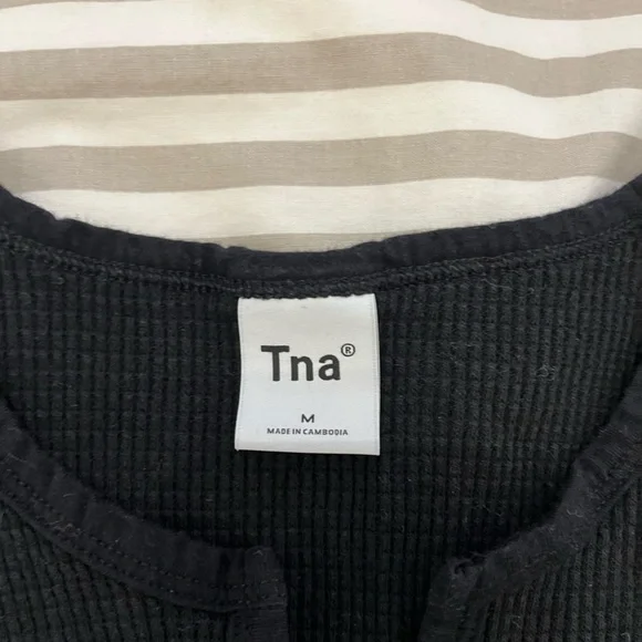 TNA Black Ribbed Knit Top - Picture 2 of 2